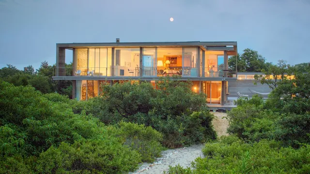 Wealth changes home prices but not everyday living costs