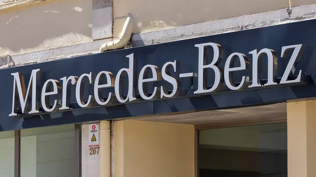 Mercedes struggles as operating income plummets amidst U.S. tariffs