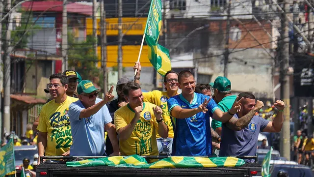 Brazilian Senate candidate Flávio Bolsonaro promises war on drug trafficking and lower criminal age