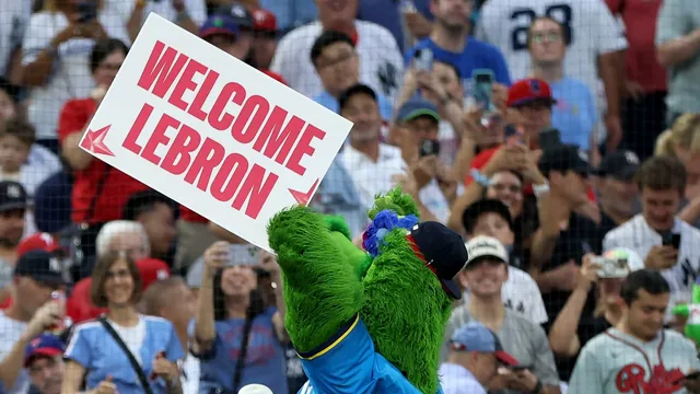 Fan sunburns LeBron jersey into skin to celebrate signing