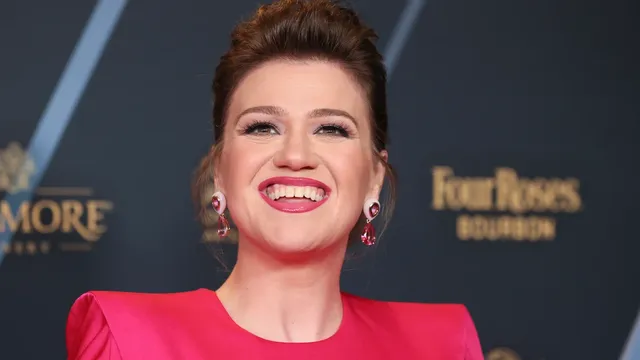 Kelly Clarkson criticizes Brooklyn toy store Art of Play for poor customer service