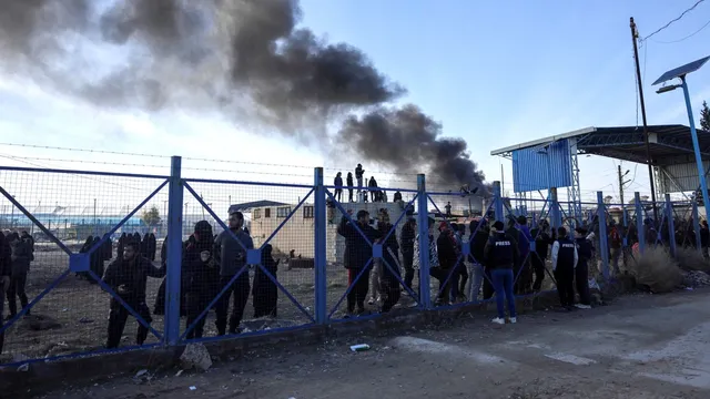 Syrian government empties al Hol camp amid escapes and security concerns