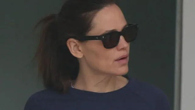 Jennifer Garner spotted in smiley shirt on JLo’s divorce anniversary
