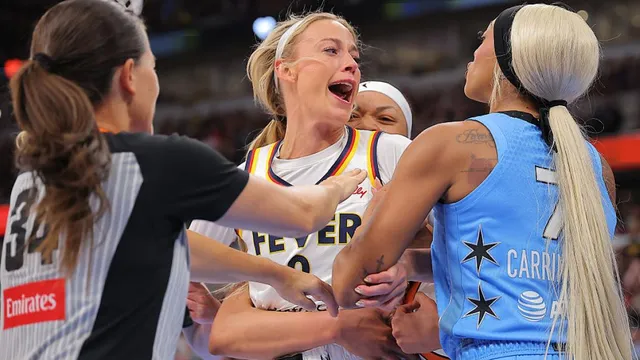 DiJonai Carrington ejected for hard foul on Sophie Cunningham