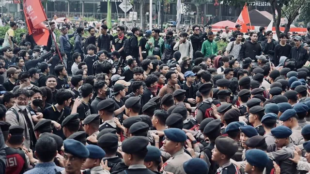 Indonesian students protest in Jakarta against Prabowo's policies on prices and forest fires