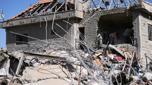 Israeli airstrikes kill eight Hezbollah members amid rising regional tensions