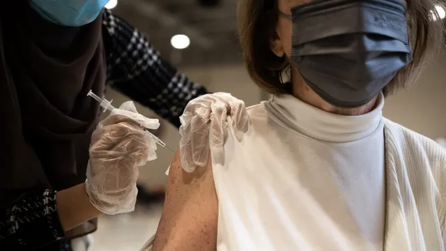 FDA panel endorses Moderna's mRNA flu shot for older adults