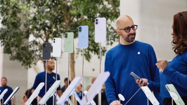 Smartphone ownership shifts as consumers embrace leasing and subscription models