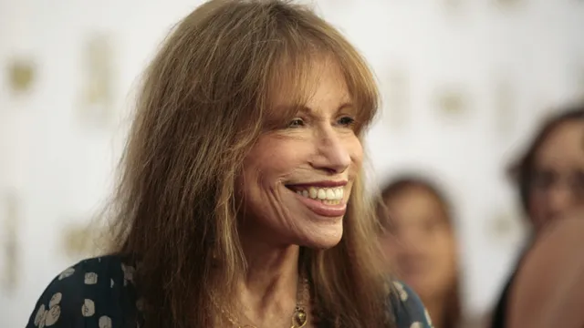 Carly Simon reveals Parkinson's diagnosis and skin cancer treatment
