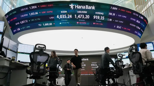 US economy suffers job losses amid labor market slowdown