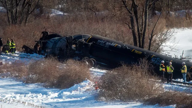 Freight train derails in Connecticut, causing hazardous concerns