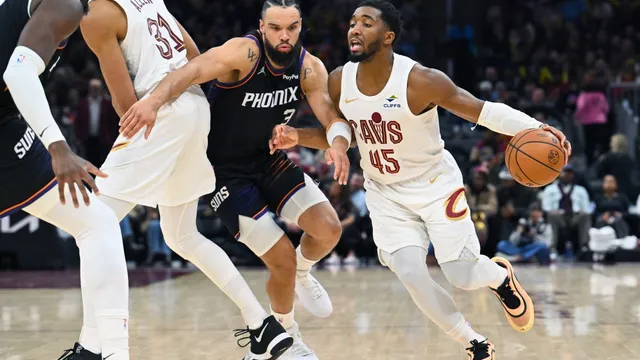 Phoenix Suns end Cavaliers' winning streak with strong performance