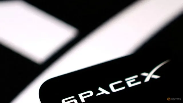 SpaceX agrees to buy nationwide low-band spectrum to challenge US wireless carriers