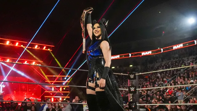Liv Morgan confronts fan who attempted to grab her at WWE Raw