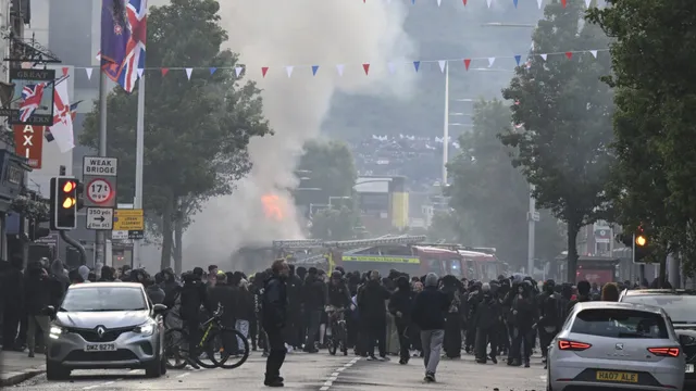 Violent riots erupt in Belfast after attack on local man