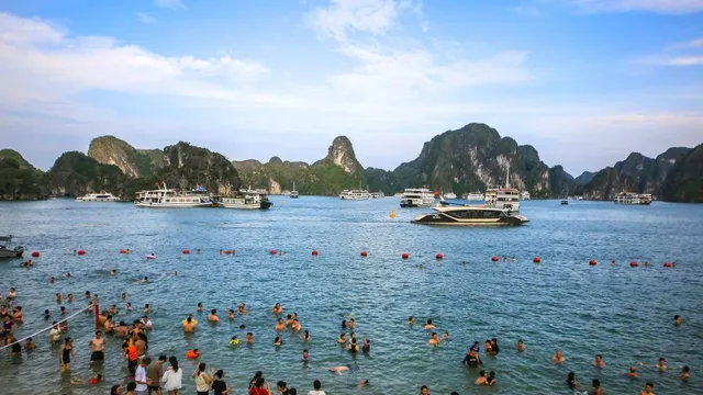 Vietnam attracts record 21 million tourists in 2025