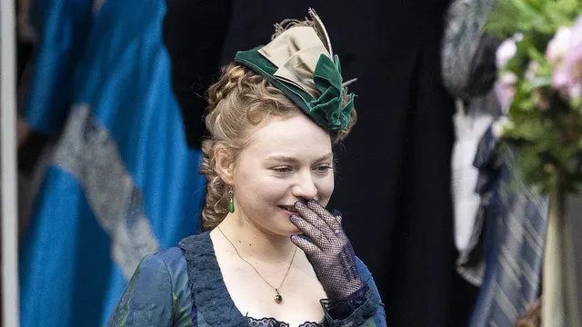 Mia Threapleton films The Buccaneers in traditional dress in Edinburgh