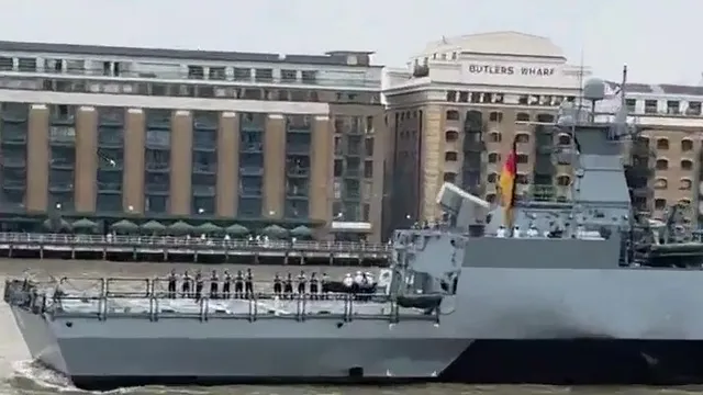 German Warship Plays Star Wars Music on Thames