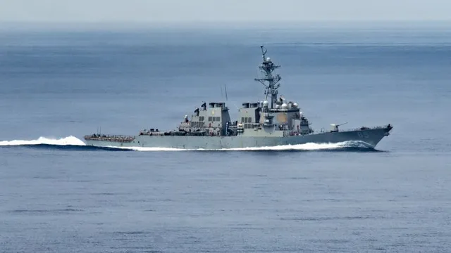US Navy destroyer drifts powerless for four days in South China Sea