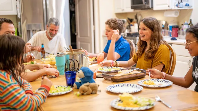 Family dinners may significantly reduce teen substance use