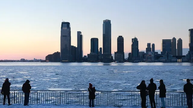 Polar vortex disruption causes extreme cold in Eastern US