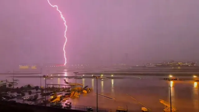 Severe weather forces Delta to cancel hundreds of flights in Atlanta
