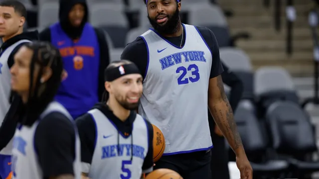 Mitchell Robinson pushes to play despite hand surgery