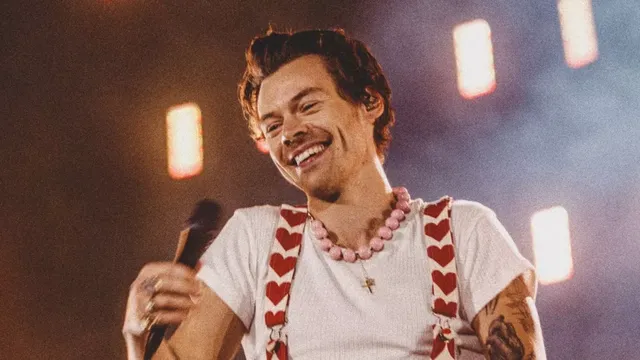 Fans Think Harry Styles Will Join Taylor Swift in London