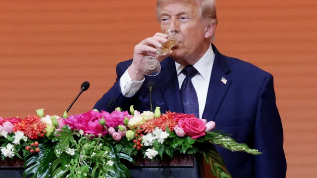 Trump meets Xi in Beijing amid trade tensions