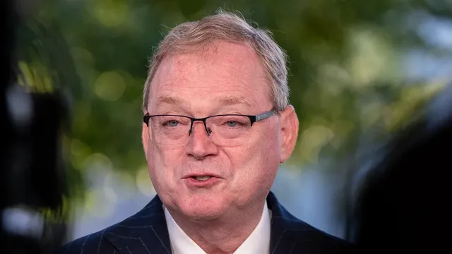 Kevin Hassett spins weak jobs report by excluding job-losing sectors