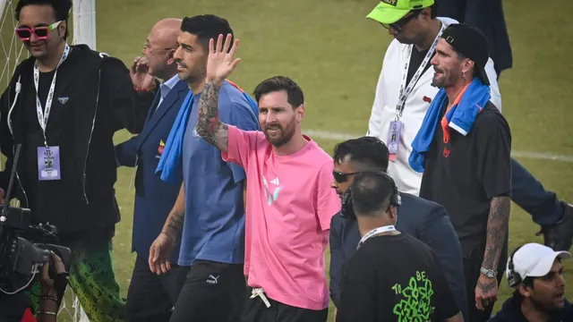 Police detain organizer for chaotic mess at Messi's India tour