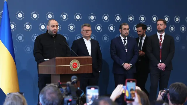 Russia insists on troop withdrawal as key to ceasefire negotiations