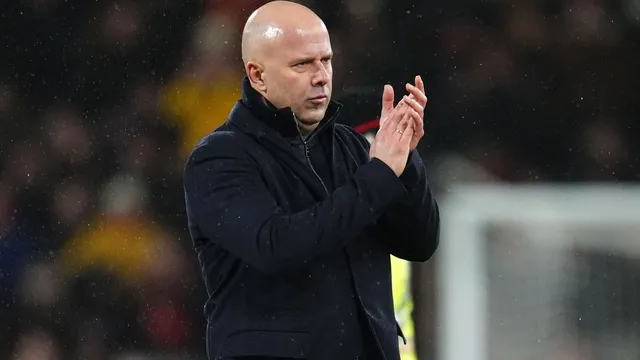 Carragher warns Slot faces sacking if Liverpool misses Champions League