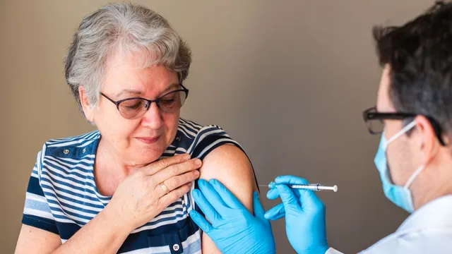 Surge in meningitis cases prompts urgent vaccination call in the UK
