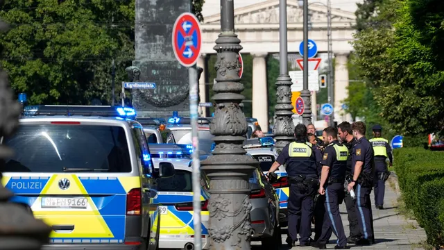 Munich police shoot suspicious person near museum and consulate