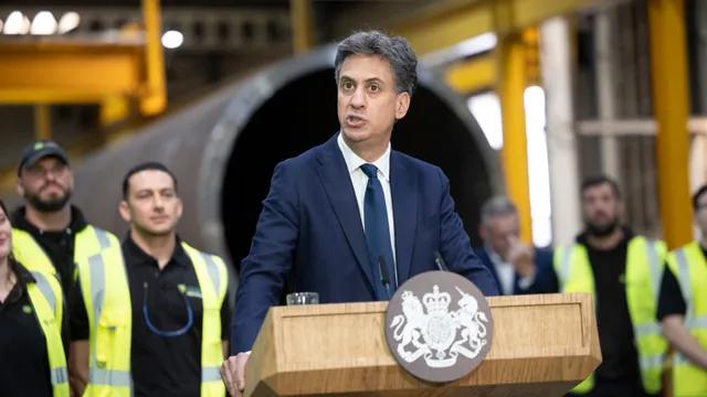 Miliband approves rampion 2 offshore wind farm amid concerns
