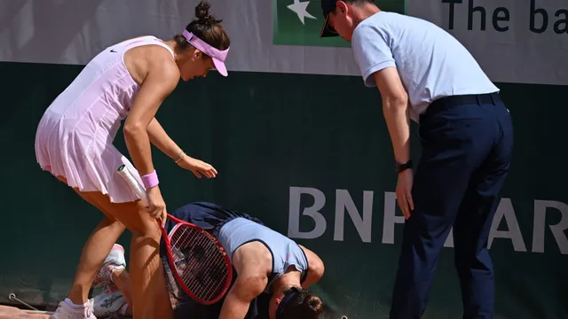 Zeynep Sönmez retires from French Open match after dangerous fall