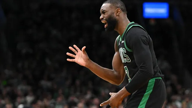 Jaylen Brown blasts refs after Celtics lose to Spurs