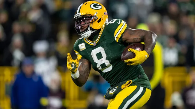 Josh Jacobs ruled out against Vikings due to knee injury