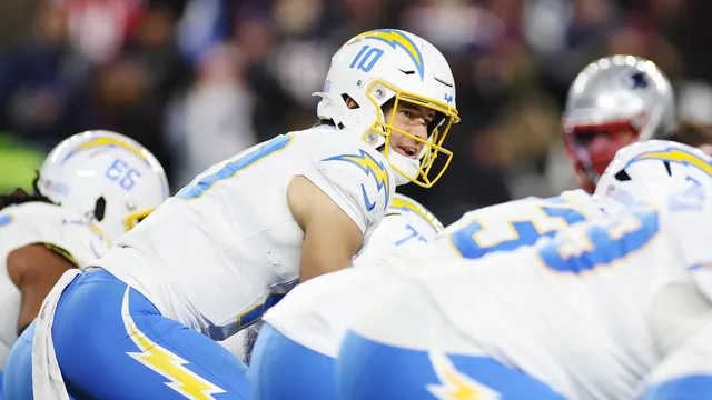 Mike McDaniel targets efficiency for Justin Herbert's game