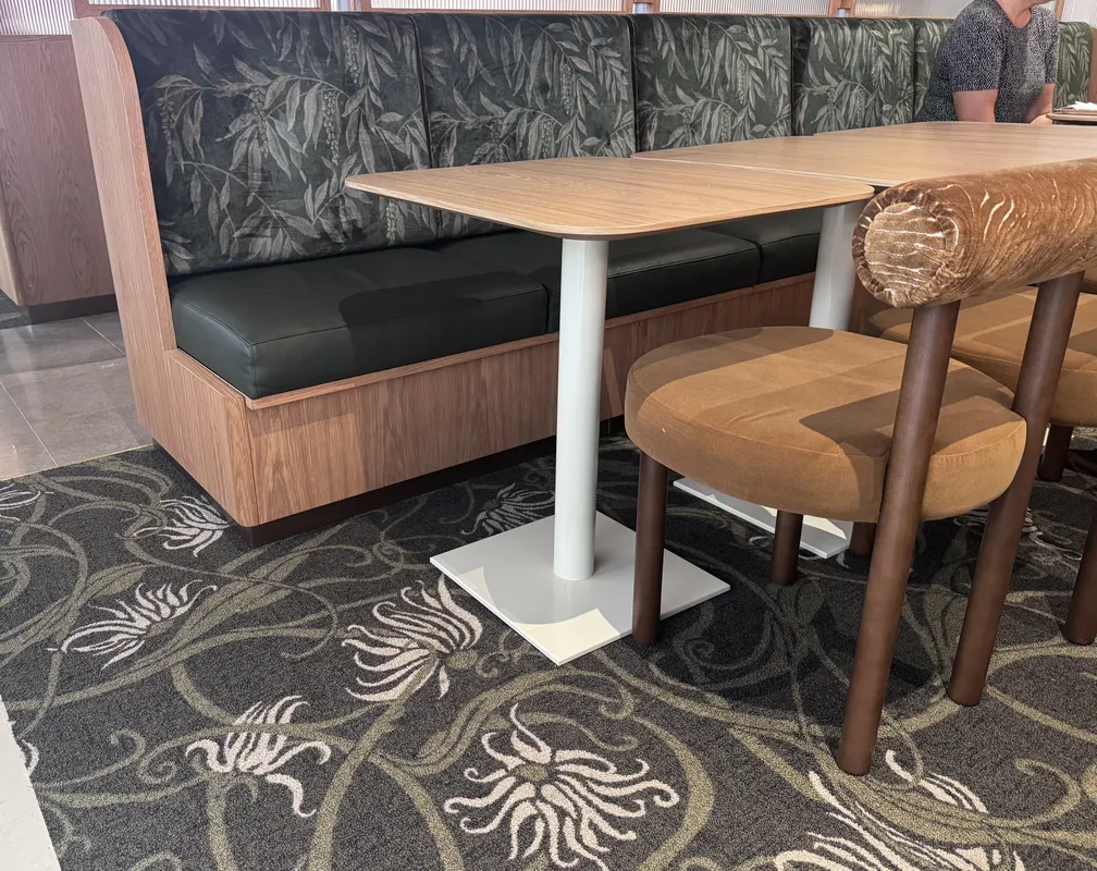 Cafebord i ekfaner JPG