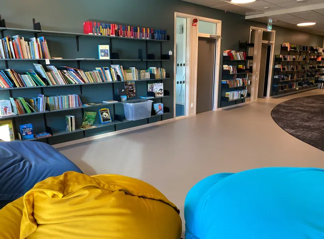 Sajkla bokhyllevägg efter rekond