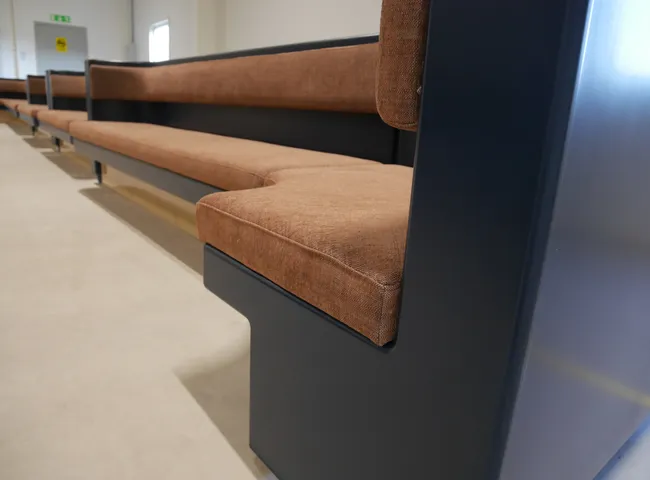Sajkla platsbyggd soffa efter rekond