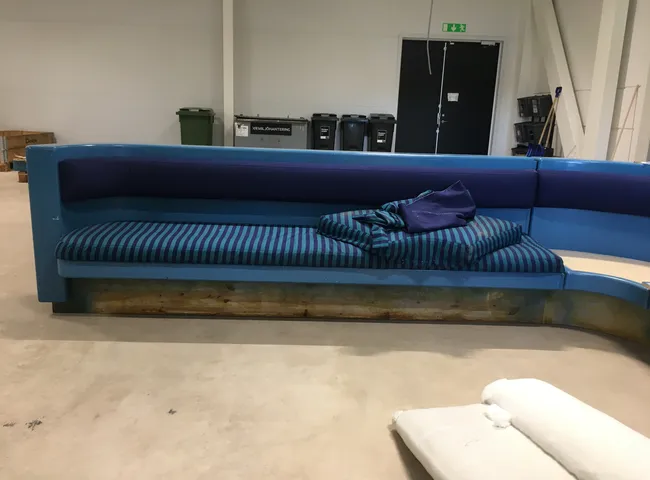 Sajkla platsbyggd soffa före rekond