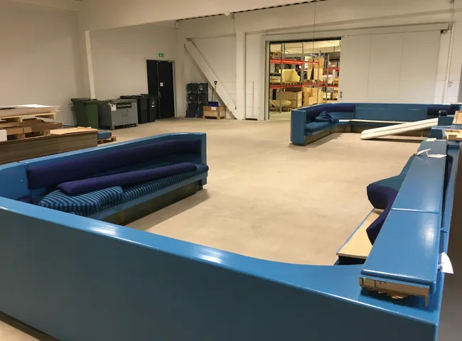 Sajkla platsbyggd soffa före rekond