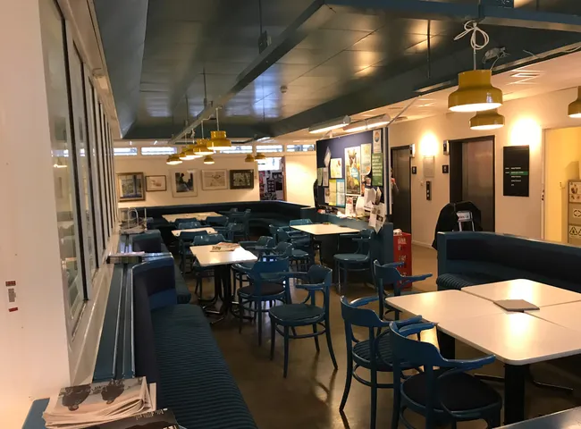 Sajkla platsbyggd soffa före rekond