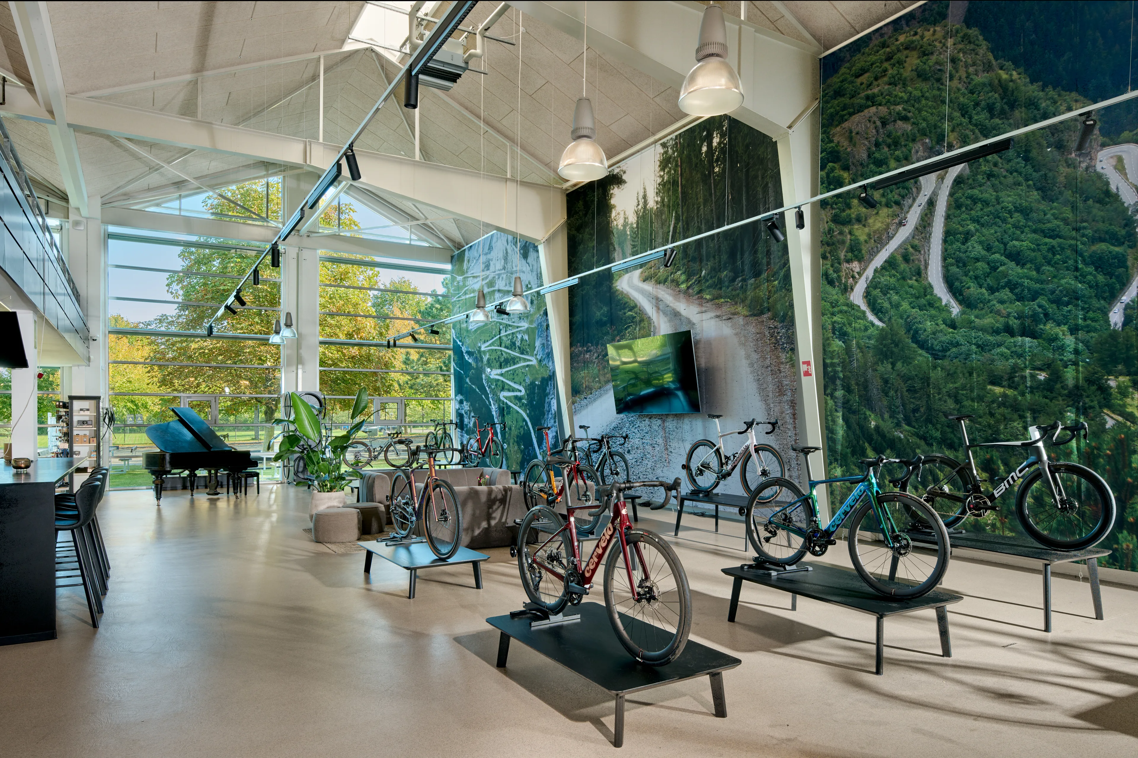 Pinarello Dogma F i Service Course showroom