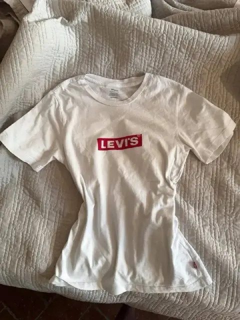 levi’s футболка размер xxs 40 лари — Тбилиси — 40 ₾