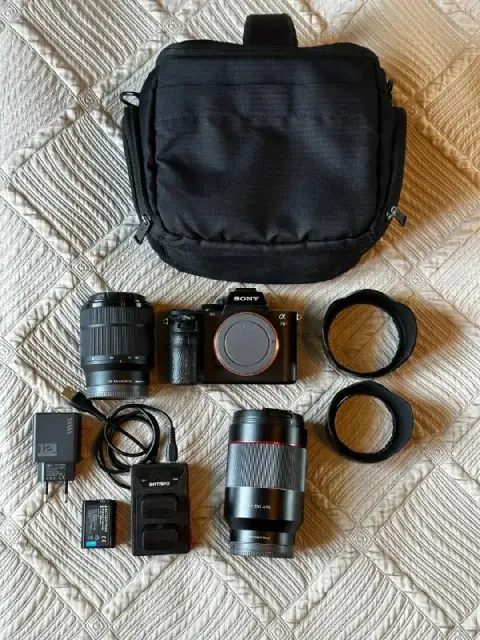 Sony a7 ii полный комплект с двумя линзами, китовый объектив и samyang 35 1.4, зарядка батарейки ф — Тбилиси — 2 000 ₾