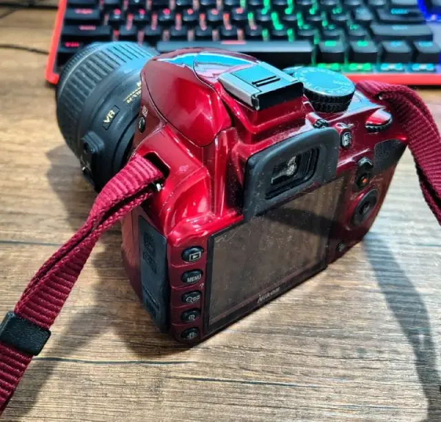 Nikon D3100 Red kit 18-55mm VR. — Батуми — 350 ₾